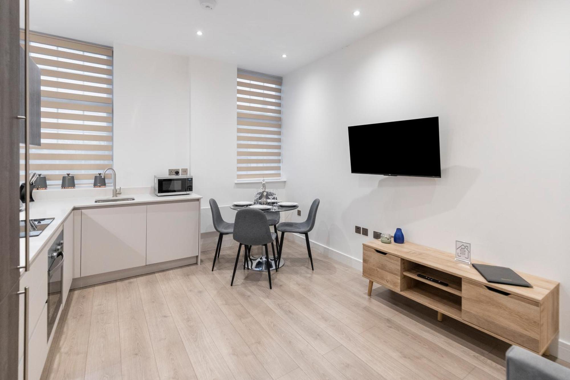 Welcoming And Spacious Apartment- Excellent Location ลอนดอน ภายนอก รูปภาพ