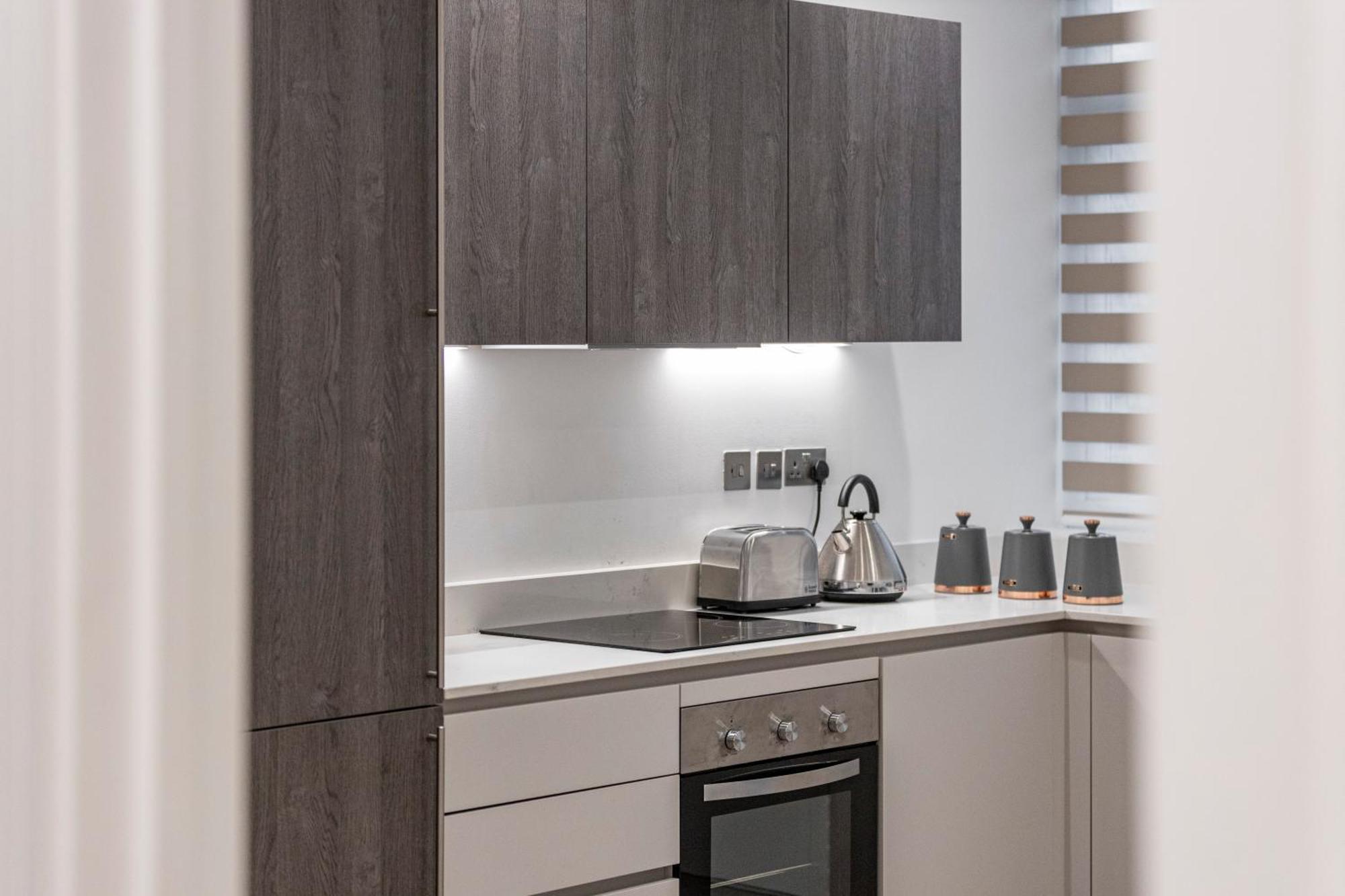 Welcoming And Spacious Apartment- Excellent Location ลอนดอน ภายนอก รูปภาพ