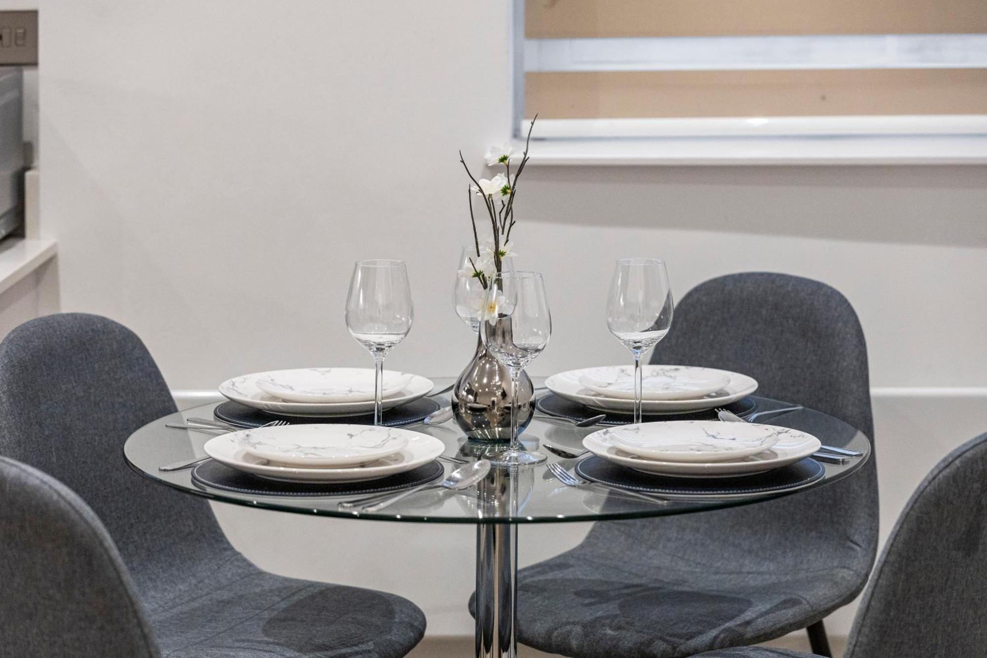 Welcoming And Spacious Apartment- Excellent Location ลอนดอน ภายนอก รูปภาพ